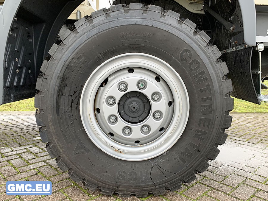 10-GMC19119_Tires-xl