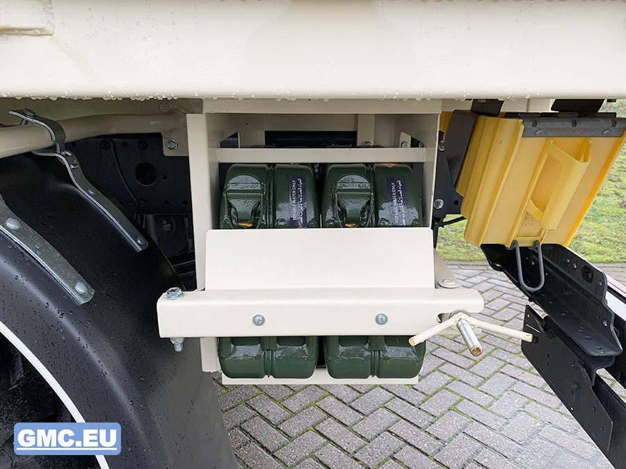 13-GMC19119_detail-jerrycan-xl